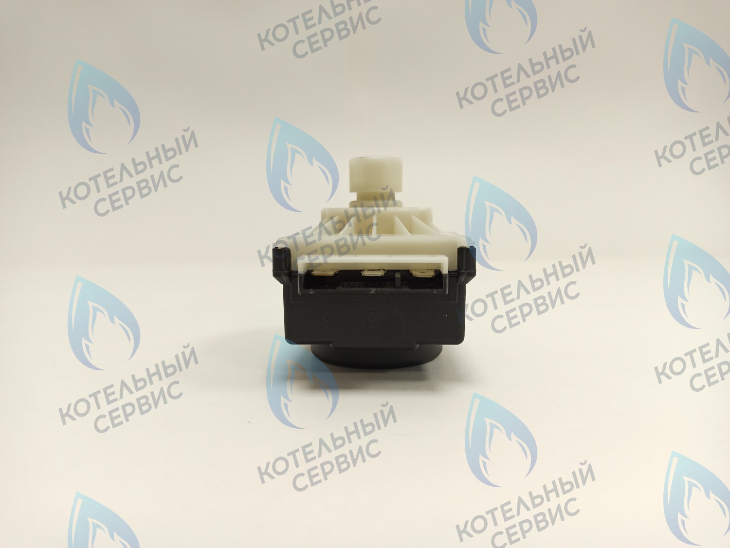 GM002 Сервопривод (мотор) трехходового клапана ARISTON (61302483-01) 10мм 220/240v (E) BAXI (5647340, 5694580, 5694581, 200025379, YYY56945811P, YYY005694581), CHAFFOTEAUX (61302483-01) в Санкт-Петербурге